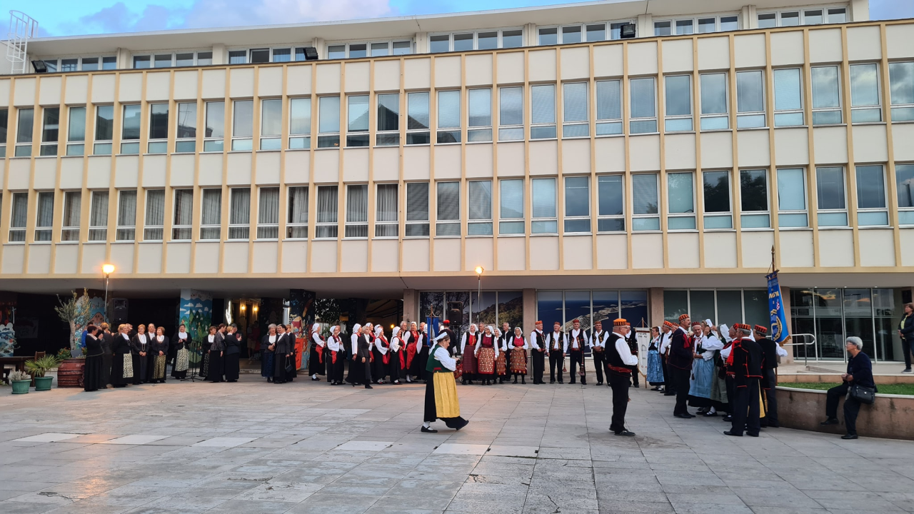 U Šibeniku se okupili KUD-ovi iz županije, ali Šibenčani nisu baš pohrlili na njihov nastup
