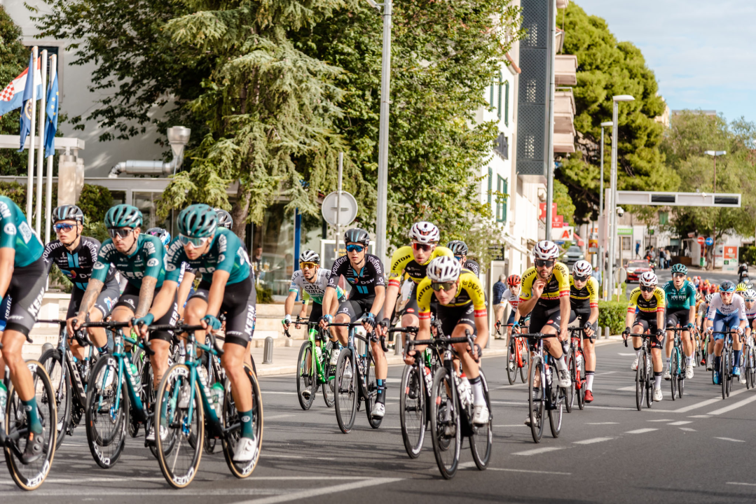 Iz Sinja startala treća etapa utrke CRO Race: Biciklisti prošli kroz Šibenik, među njima i Lorenzo Marenzi  