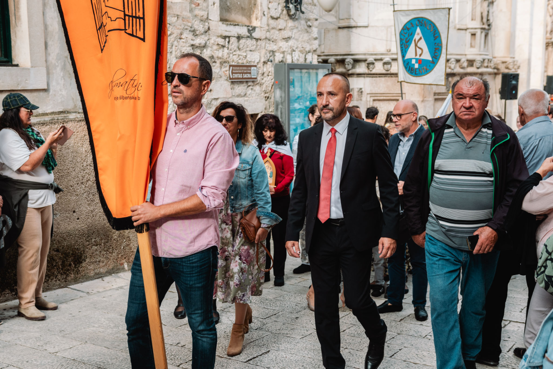 Procesijom gradskim ulicama počela proslava sv. Mihovila, nebeskog zaštitnika Šibenika