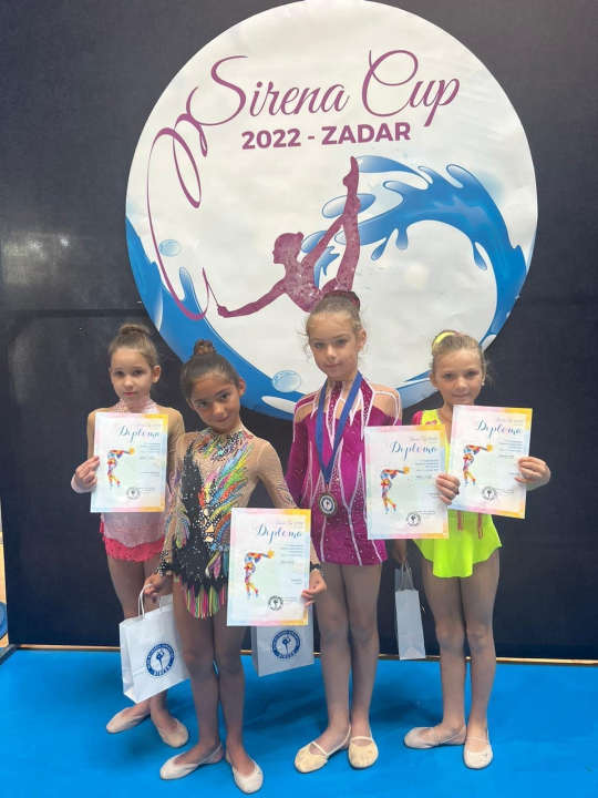 Devet ritmičarki GK Šibenik-Dalmacije nastupalo na međunarodnom turniru &quot;Sirena Cup 2022&quot; u Zadru