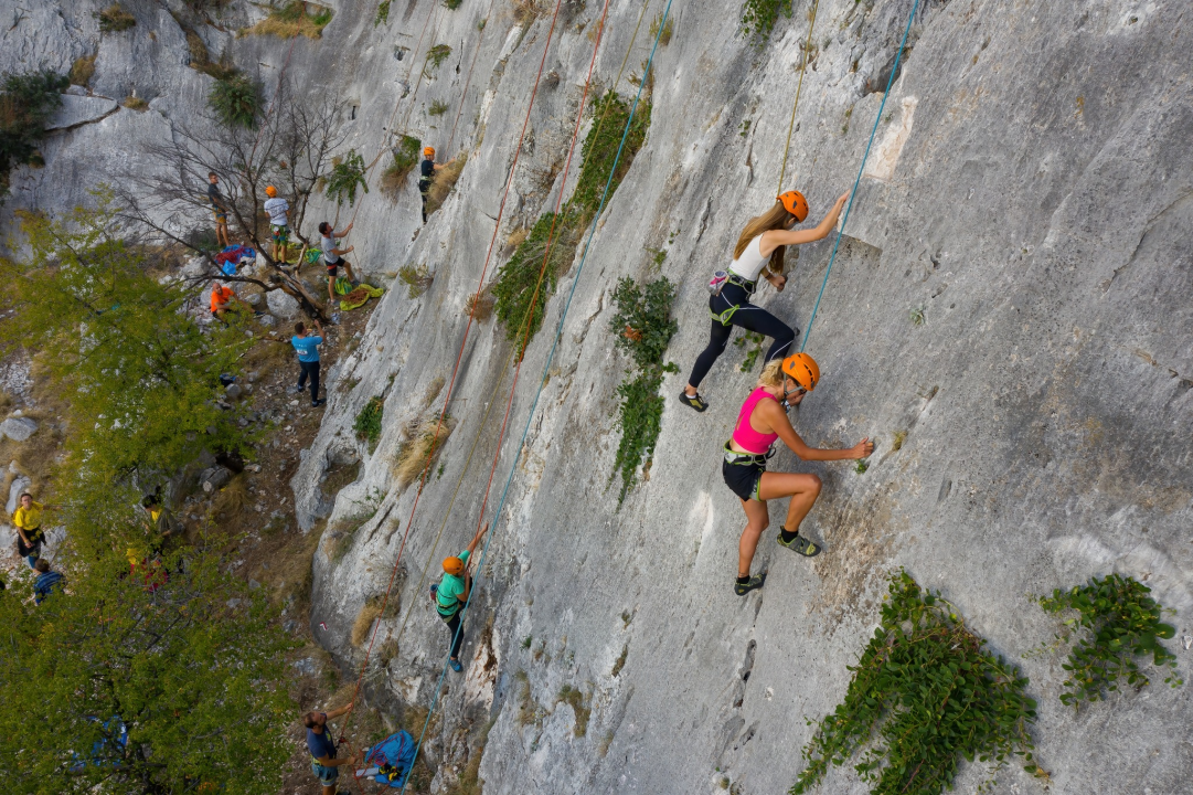 Oko 350 sudionika uživalo je u brojnim sportskim aktivnostima proteklog vikenda na Malom Vignju, Zlarinu i Baldekinu!