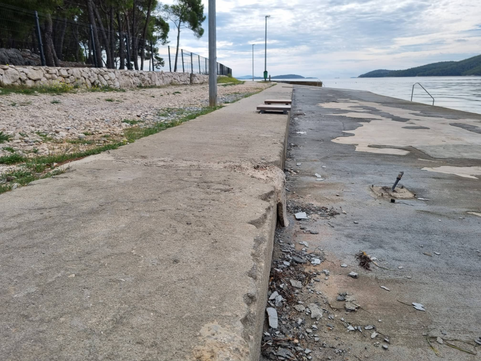 Sanacija plaže u Zablaću neće skoro: Grad raskinuo ugovor s izvođačem radova, traže novog 