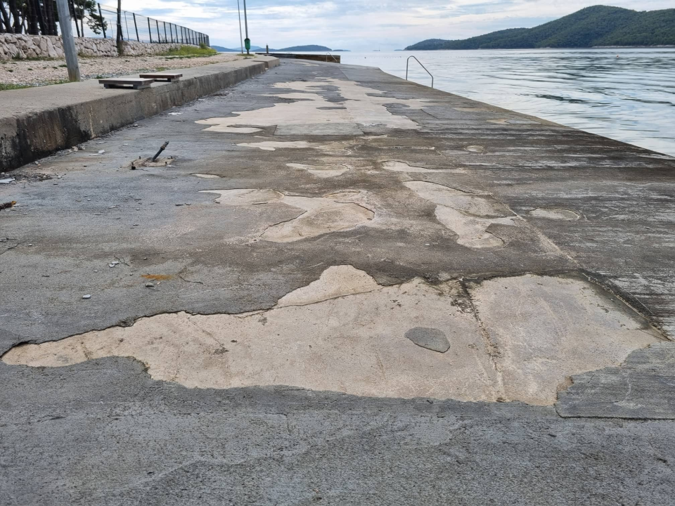 Sanacija plaže u Zablaću neće skoro: Grad raskinuo ugovor s izvođačem radova, traže novog 