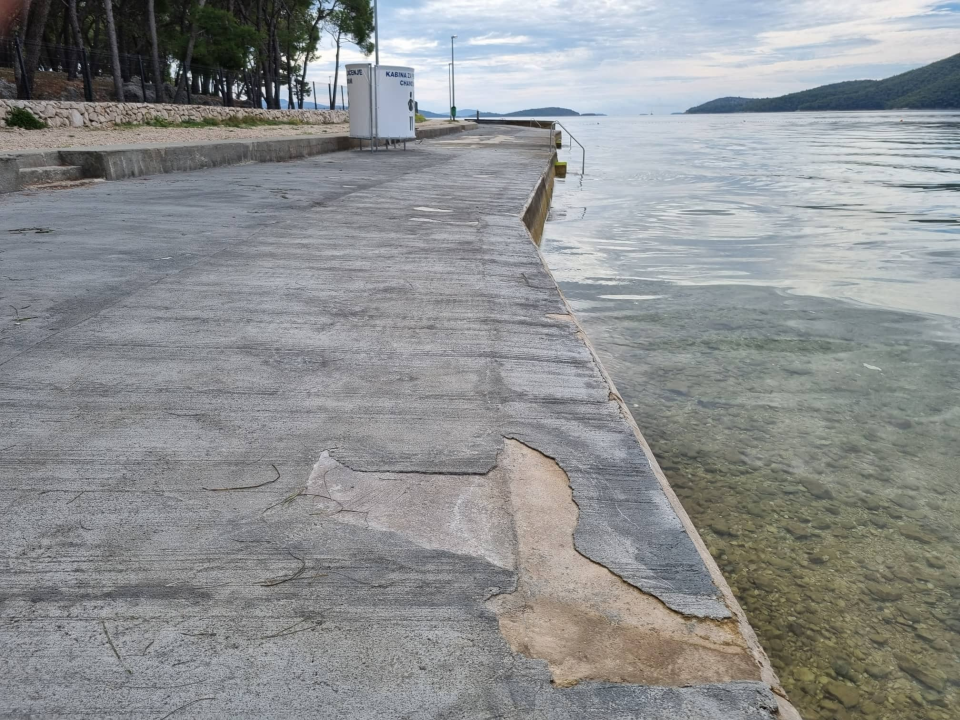 Sanacija plaže u Zablaću neće skoro: Grad raskinuo ugovor s izvođačem radova, traže novog 