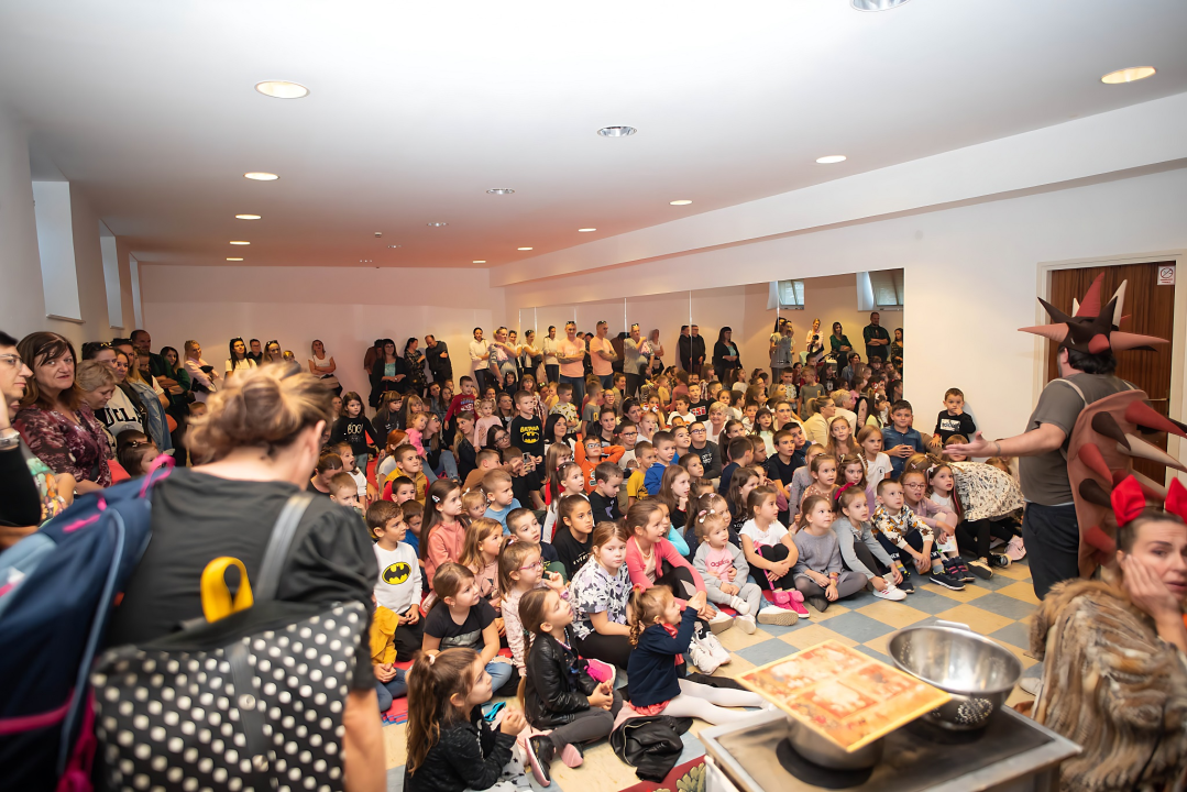 Dječja euforija u Kninu na maestralnoj Ježevoj kućici Marija Kovača