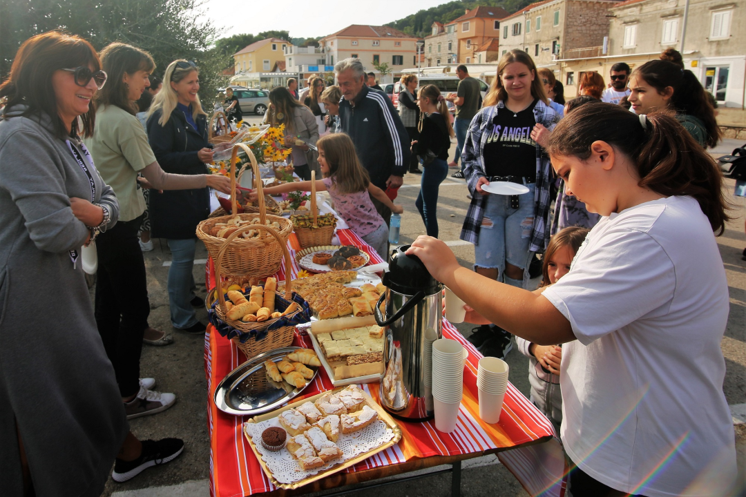 FOTO Tišnjanske mame i bake iskazale se na izložbi u Povodu Dana kruha