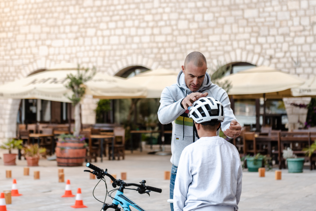 Ispred zgrade Županije održano natjecanje osnovnih škola u spretnosti vožnje bicikla: Evo pobjednika 