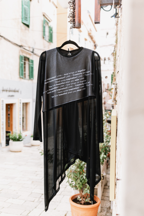 Garderobu osvježite dizajnerskim komadima iz Galerije Juraj Dalmatinac, dom umjetninama po super cijenama