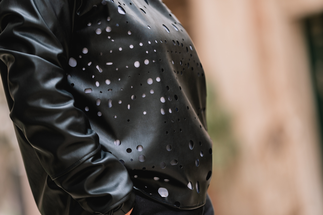 Garderobu osvježite dizajnerskim komadima iz Galerije Juraj Dalmatinac, dom umjetninama po super cijenama