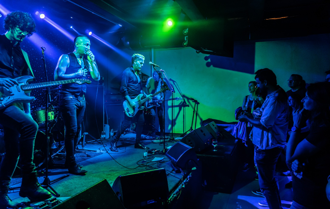 Jonathan rasprodao Azimut, pogledajte kako je bilo na energičnoj svirci riječkih rockera