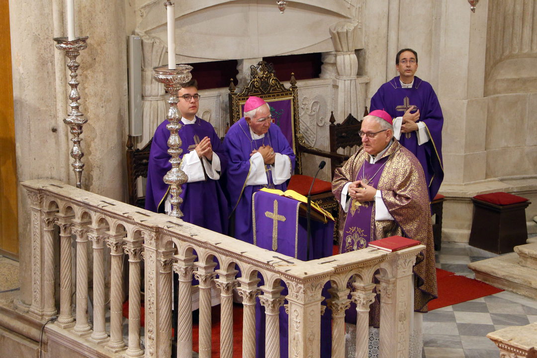 Rogić predvodio misu za sve preminule biskupe, svećenike, redovnice i redovnike