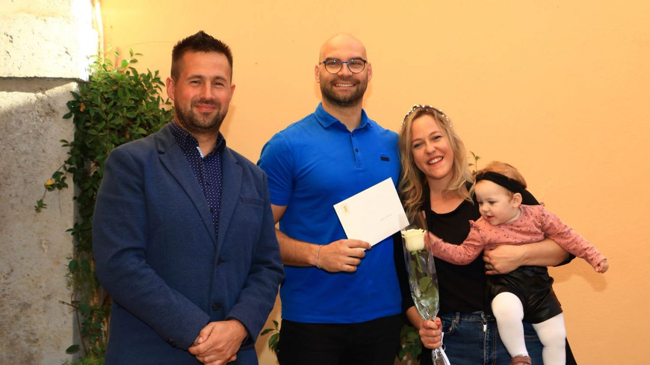 Dodijeljene potpore Općine Tisno za vjenčane parove i novorođenu djecu