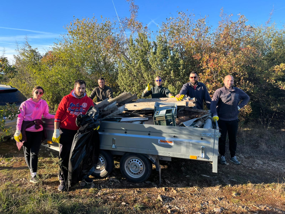 Akcija čišćenja smeća uz biciklističku stazu na ulazu NP Krka: 'Odlučili smo slijediti primjer Gorana Šimića'