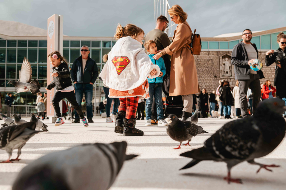 Može li gradska uprava/utvrda i dalje ignorirati šibenske roditelje? Djeca na ovim fotografijama ‘vrijede manje’