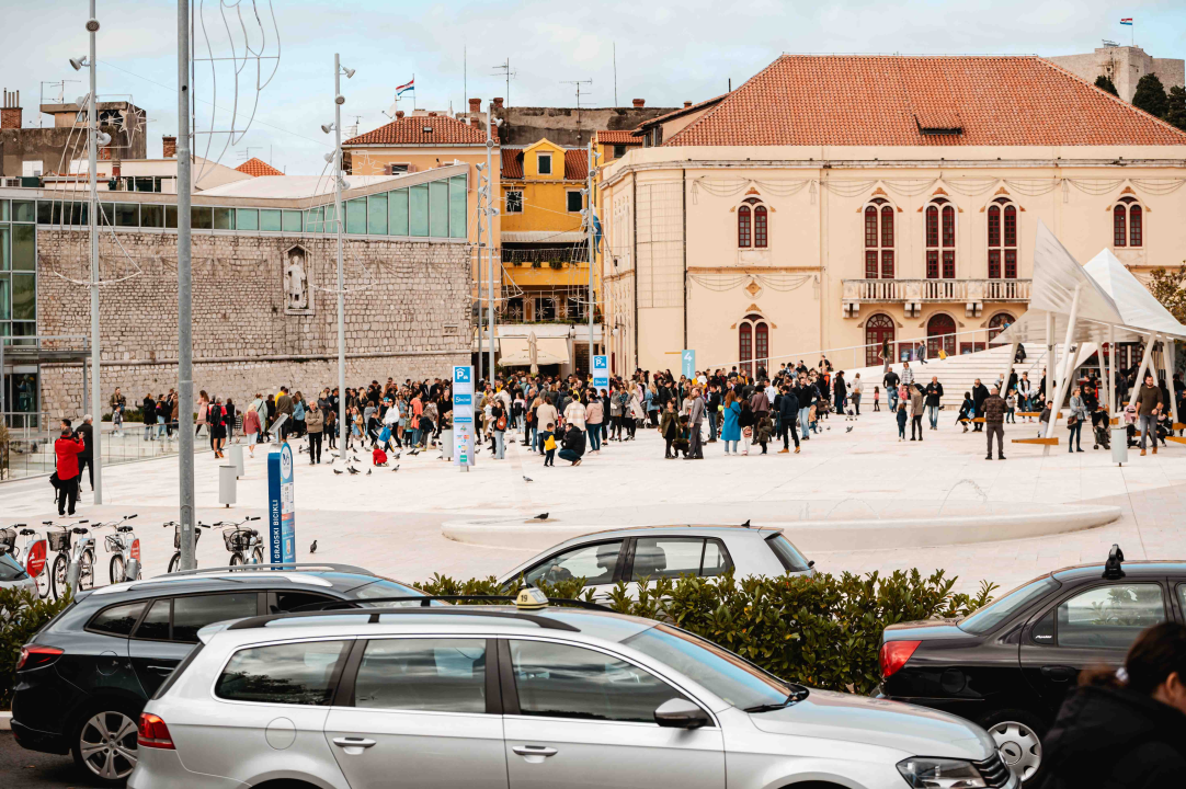 Može li gradska uprava/utvrda i dalje ignorirati šibenske roditelje? Djeca na ovim fotografijama ‘vrijede manje’