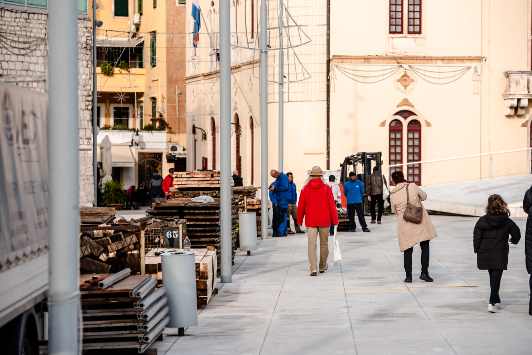 Pripreme za Adventuru: Postavlja se klizalište na Poljani