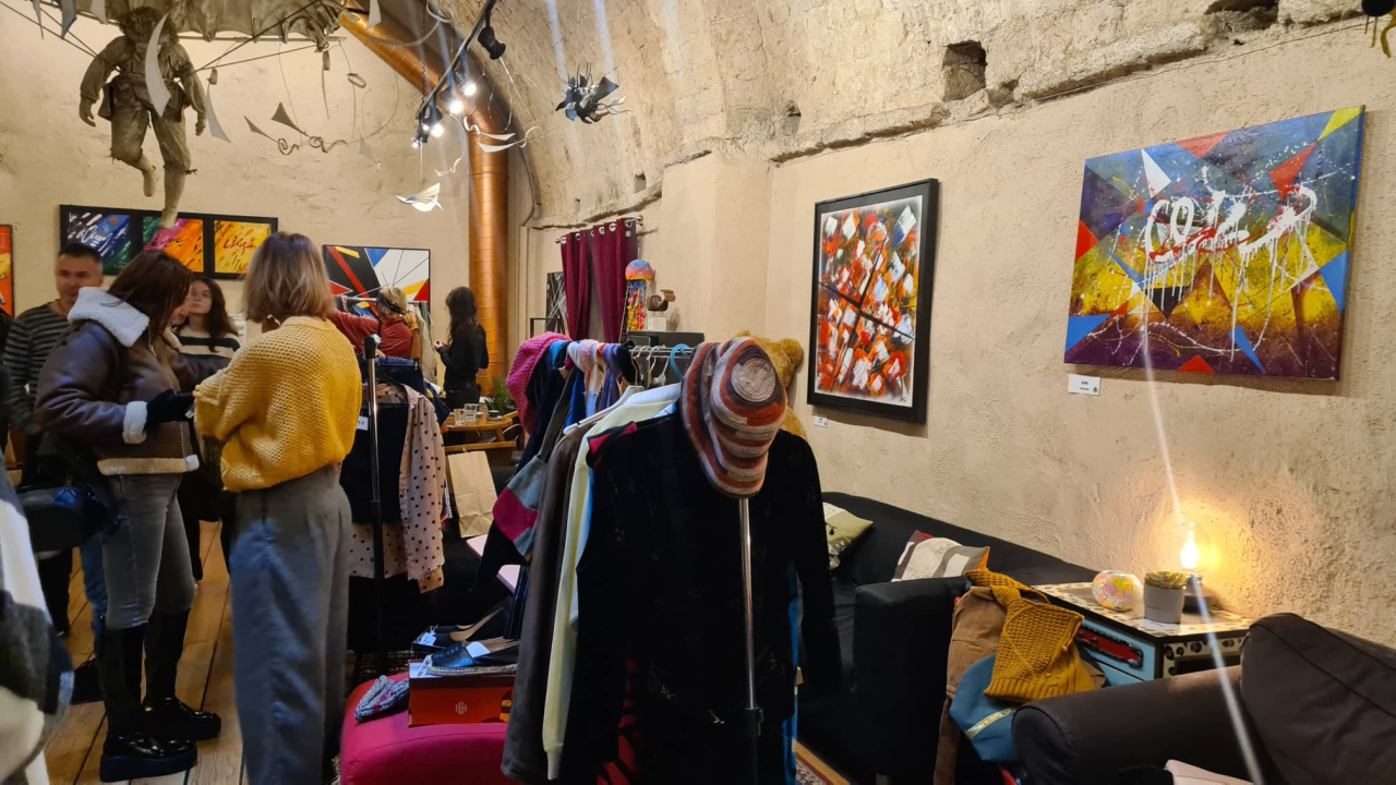 Dobar interes: Buvljak u Azimutu preselio se u toplu galeriju