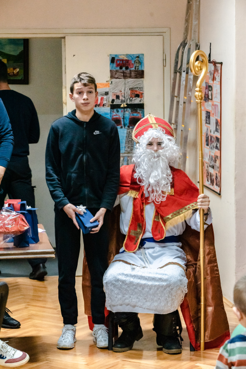 Sveti Nikola posjetio djecu šibenskih vatrogasaca: Naravno, podijelio je darove 