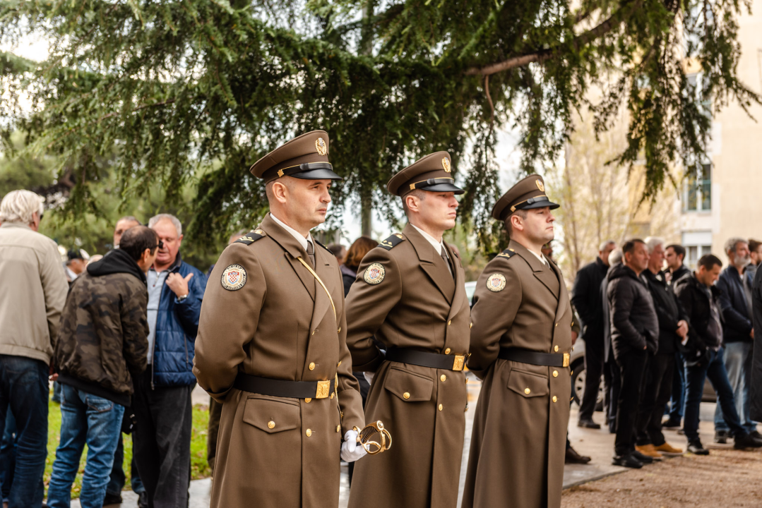 Polaganjem vijenaca i mimohodom 15. domobranska pukovnija obilježila 30 godina od osnutka