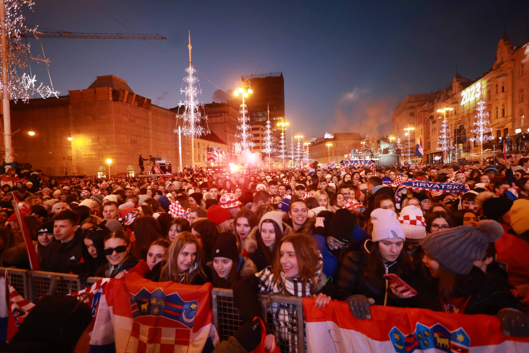 U Hrvatskoj 'nitko nije normalan': Vatreni stigli među 80 tisuća navijača!