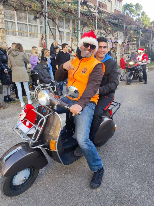 Bajkeri navukli odijelo Djeda Božićnjaka i posjetili korisnike Centra Šubićevac