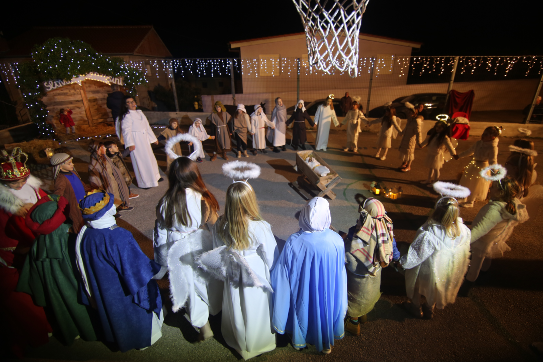Žive jaslice u Jezerima u izvedbi malih Jezerana