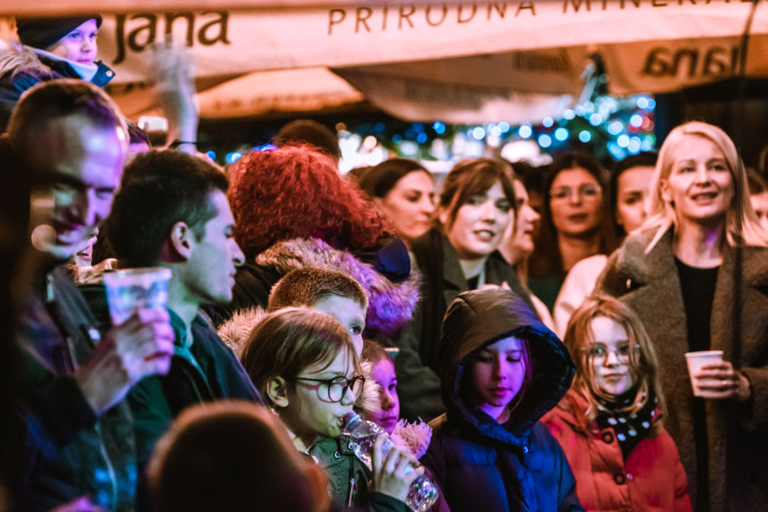 Matija Cvek oduševio šibensku publiku, provjerite koji vas još koncerti očekuju na Božićnom Šušuru!