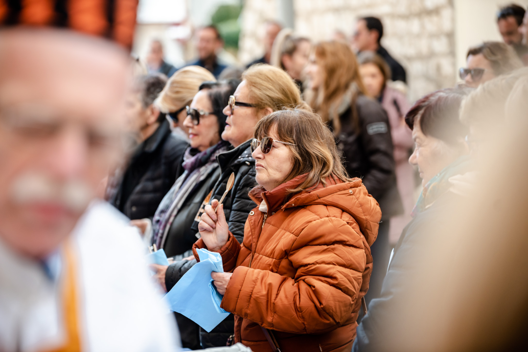 Šibenski obrtnici sugrađanima podijelili tisuću porcija bakalara