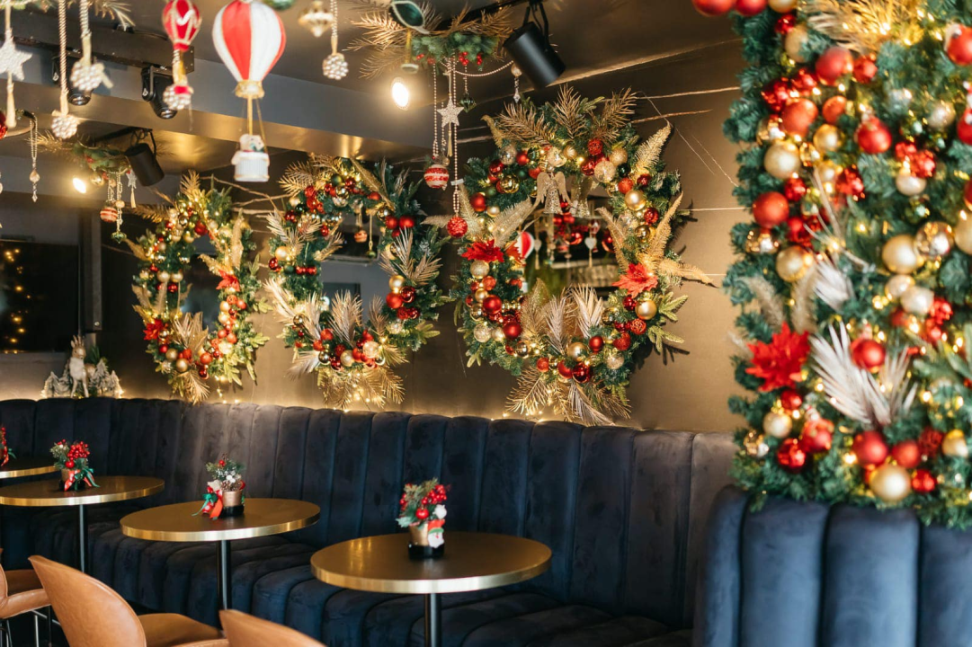 Osjetite duh blagdana u prekrasno uređenom cocktail baru Nautica! 