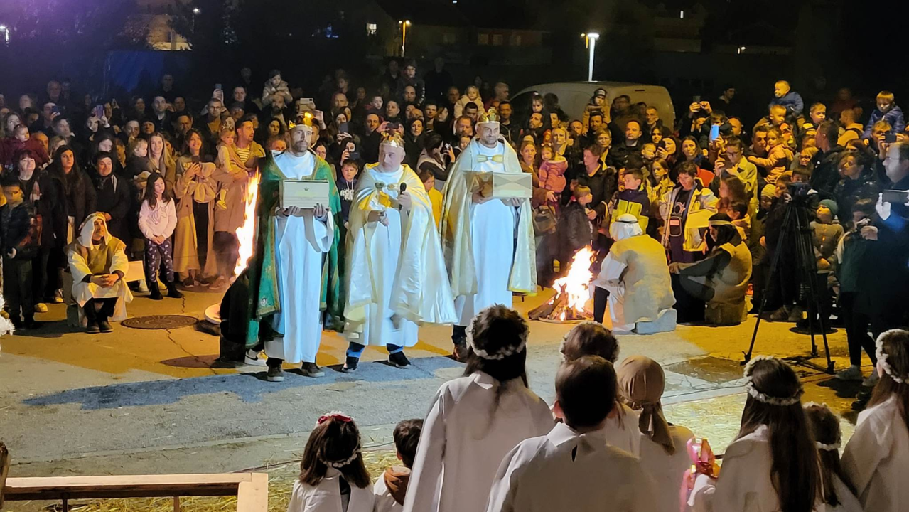 Župljani Vidika uprizorili žive jaslice i oduševili sugrađane