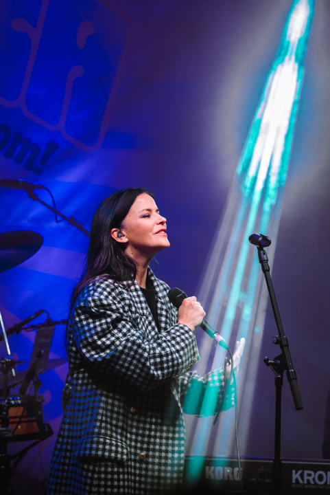 Vesna Pisarović dobrim starim hitovima oduševila Šibenčane