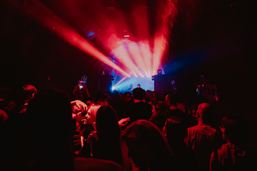 Rasplesana novogodišnja zabava u Tunelu uz milanski duo Modular Project