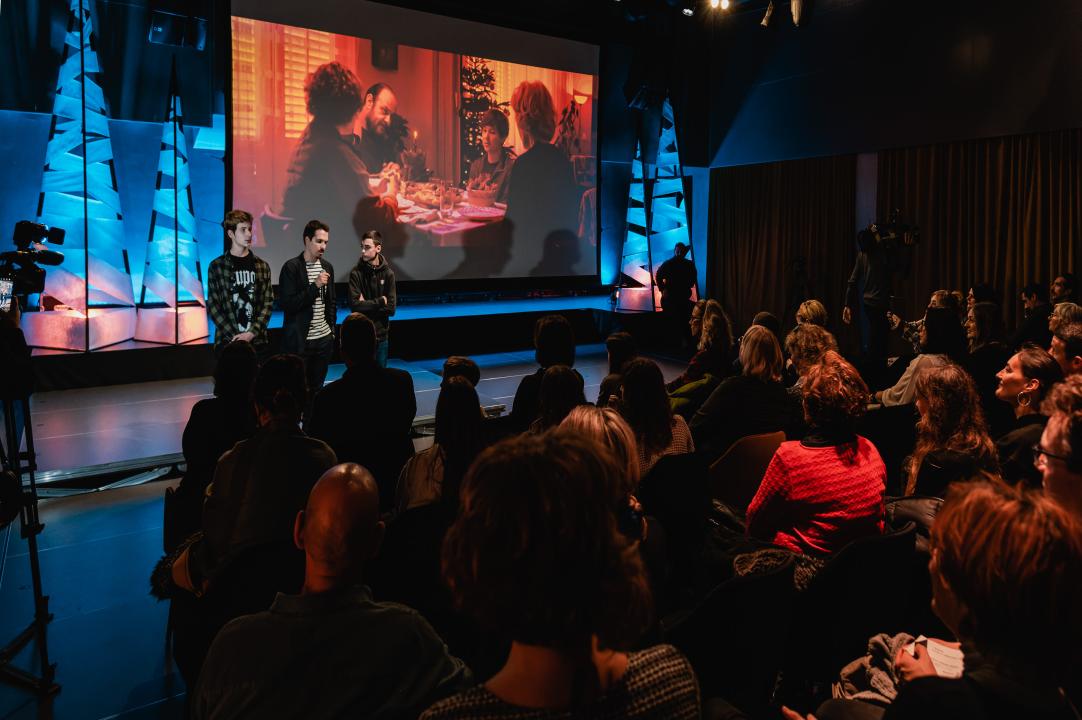 Garbura napunila kino Arsen do zadnjeg mjesta, gostovali i mladi šibenski glumci