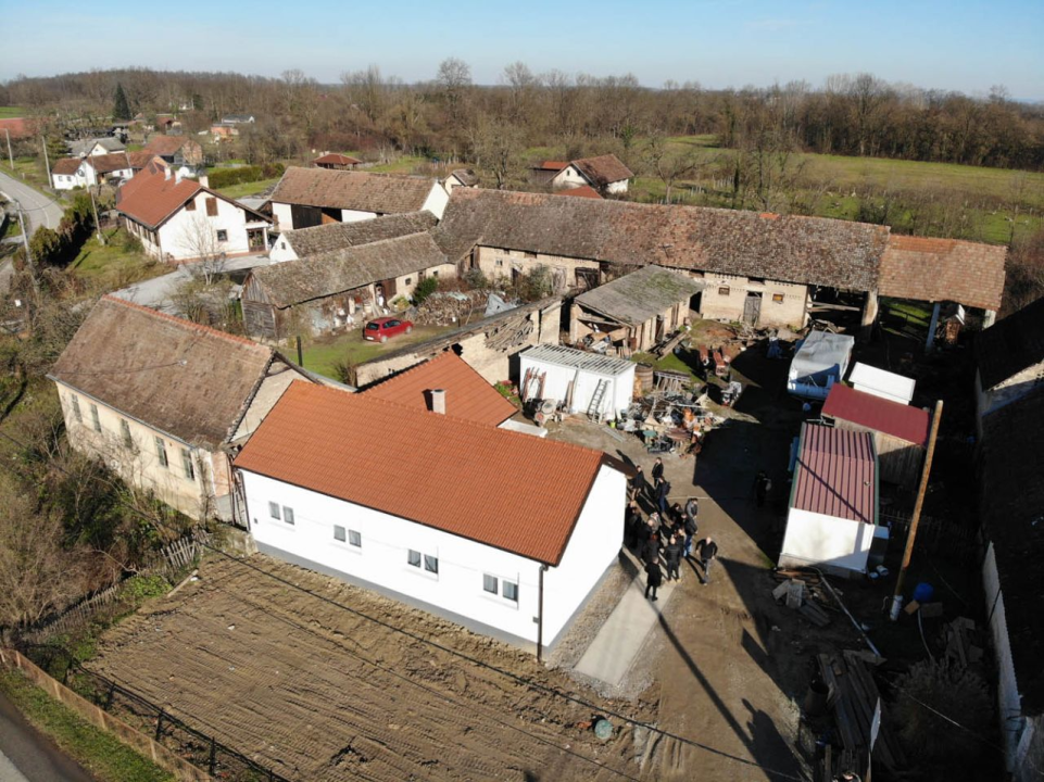 Općina Tisno uz pomoć donatora izgradila kuću obitelji sa sisačkog područja