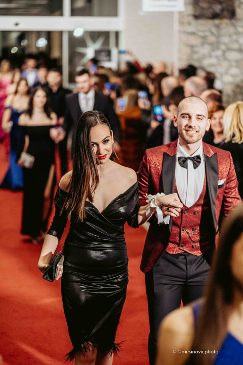 Učenici Ekonomske škole zablistali na maturalnom plesu u Vodicama (1)