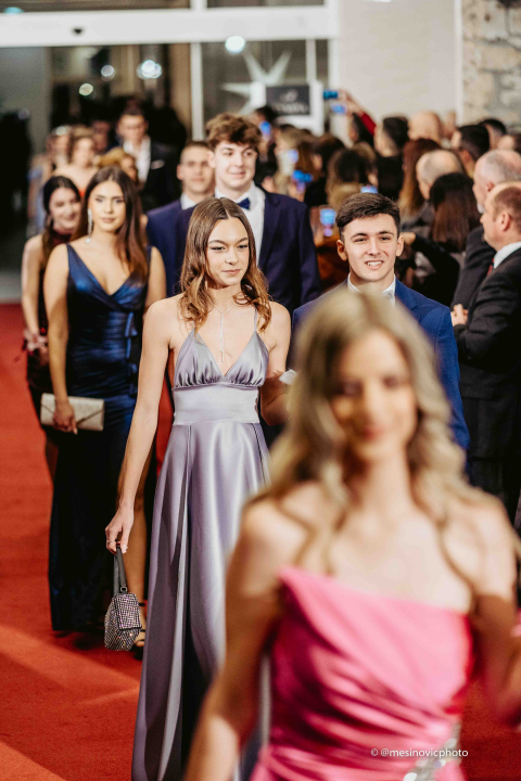 Učenici Ekonomske škole zablistali na maturalnom plesu u Vodicama (1)