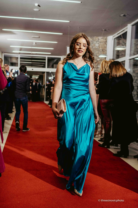 Učenici Ekonomske škole zablistali na maturalnom plesu u Vodicama (2)