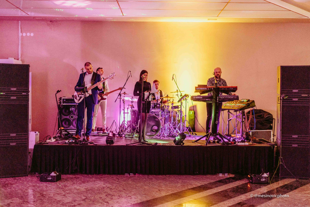 Učenici Ekonomske škole zablistali na maturalnom plesu u Vodicama (2)