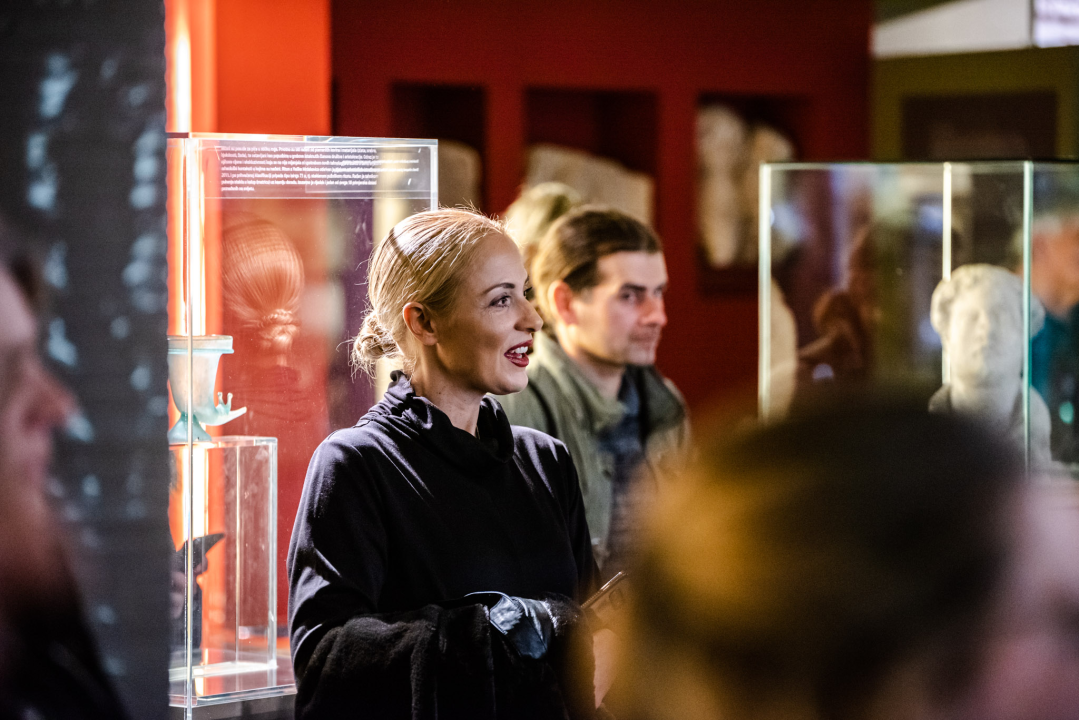 Noć muzeja u Šibeniku: Antikom inspirirane frizure!