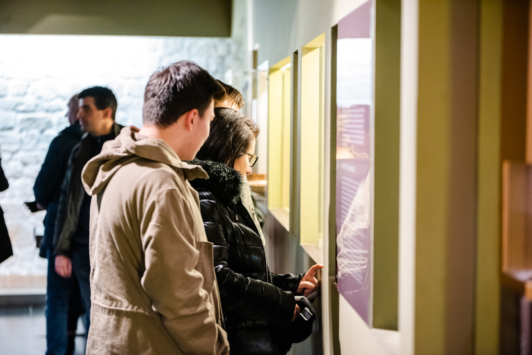 Noć muzeja u Šibeniku: Antikom inspirirane frizure!