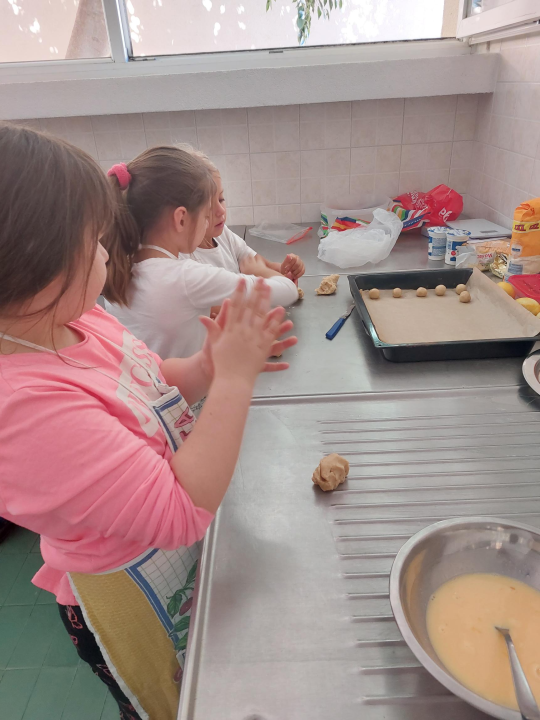 Učiteljica Anita od malih nogu voli raditi kolače, a sada tu ljubav prenosi na učenike: 'Neki žele postati slastičari kad narastu'