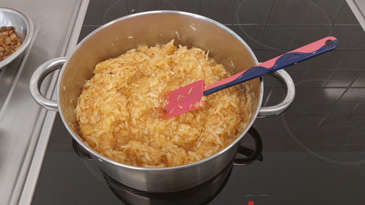 Učiteljica Anita od malih nogu voli raditi kolače, a sada tu ljubav prenosi na učenike: 'Neki žele postati slastičari kad narastu'