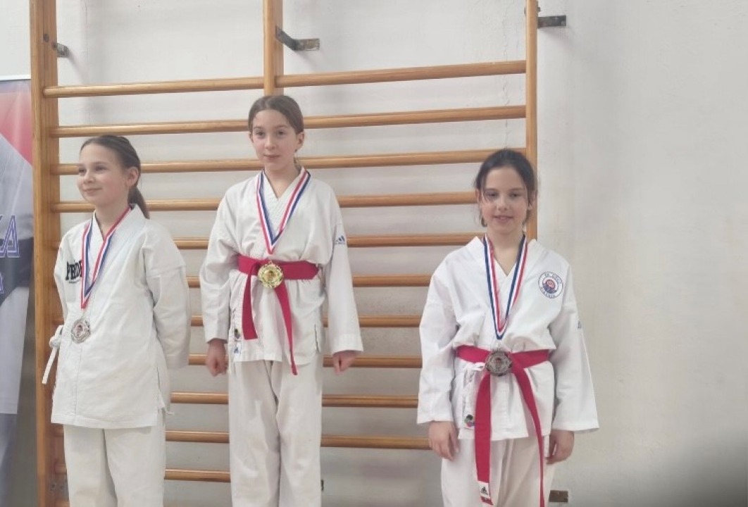 Šibenski karataši i karatašice vratili se iz Kaštela sa 14 medalja