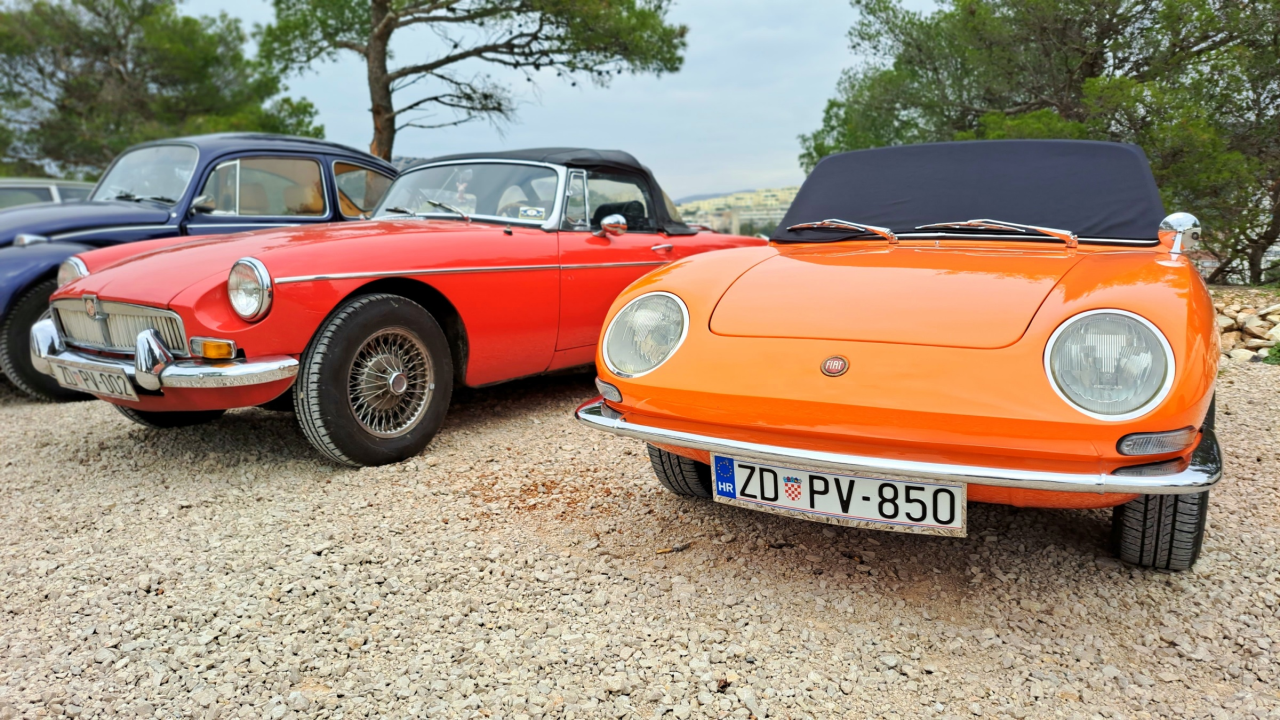 Vlasnici oldtimera iz cijele Dalmacije nedjelju proveli na druženju u Šibeniku