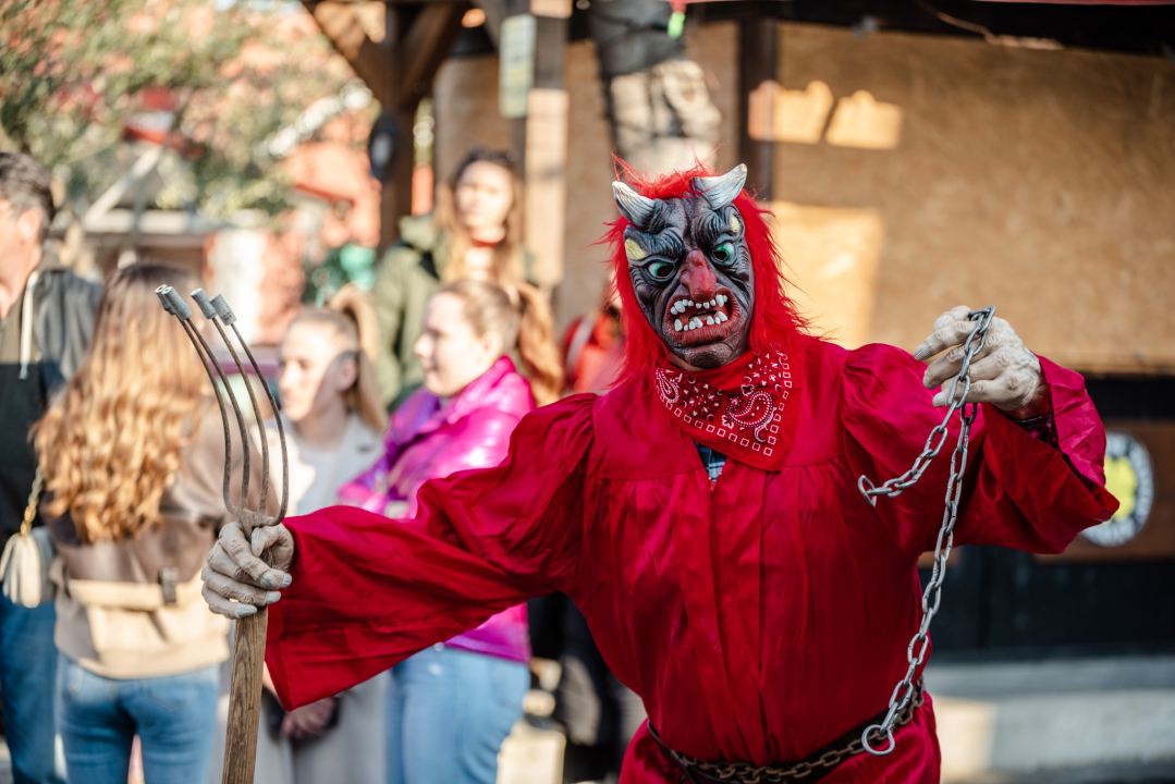 Murterini molili za predbračnu čistoću, u kokošinjcu izbila pobuna, a Let 3 napravio spektakl