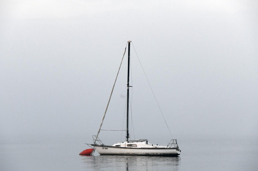 Magla jutros prekrila Šibenik, prizori s rive su kao iz filma