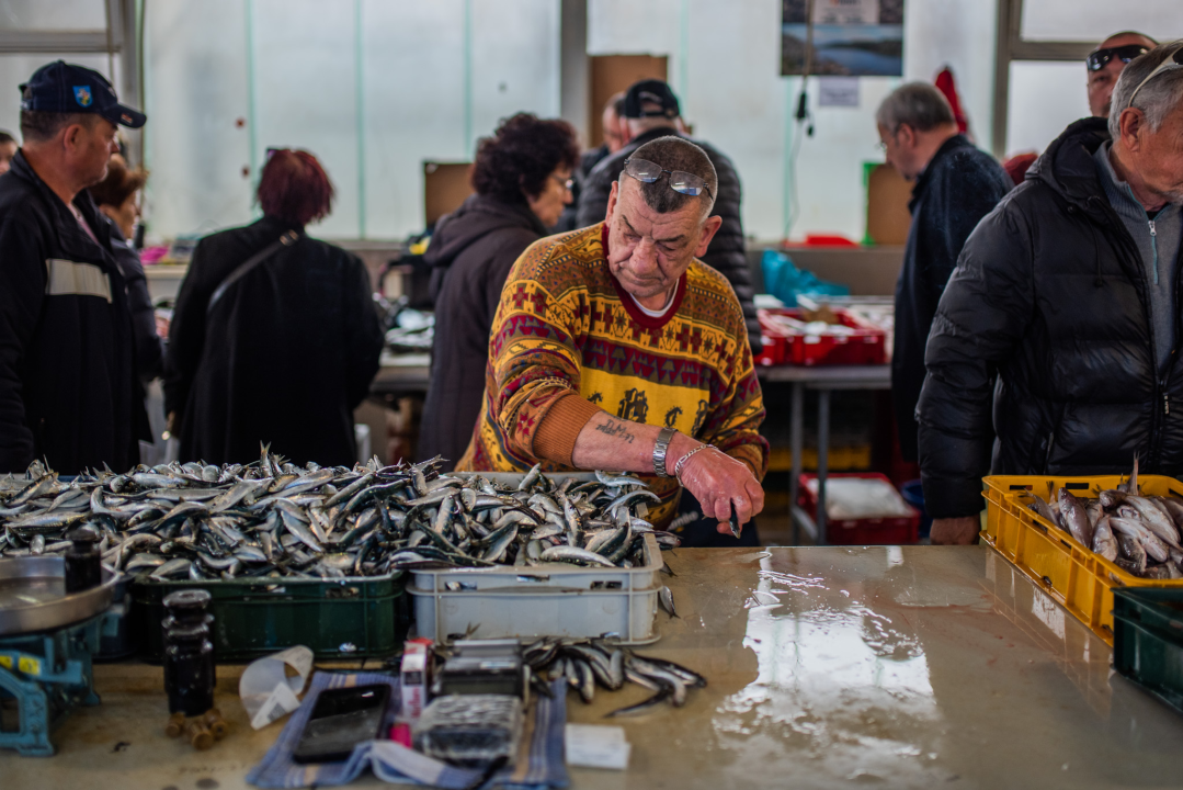 Jutros se na šibenskoj pijaci jasno vidjelo da je petak: Peškarija puna, na zelenom dijelu pustoš 