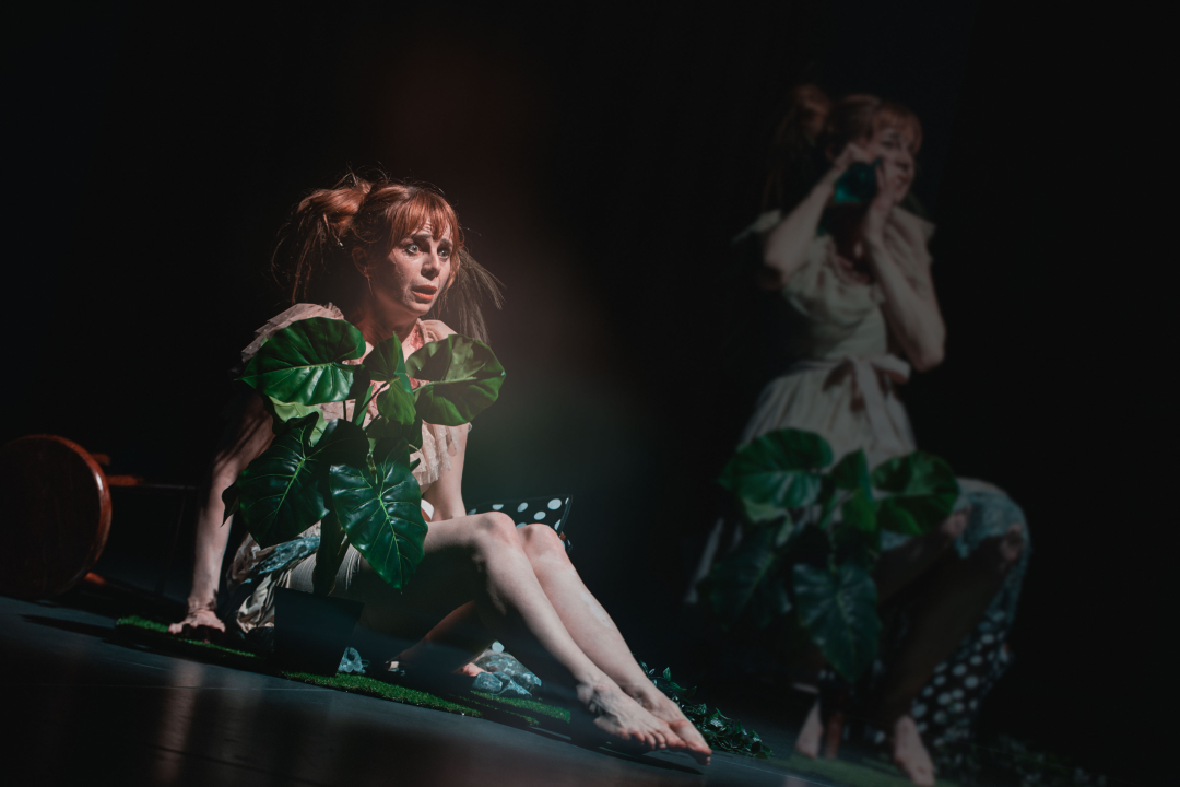 Neverbalna fantazija u Arsenu u maniri novog cirkusa: Usamljena žena protiv masovnog zla