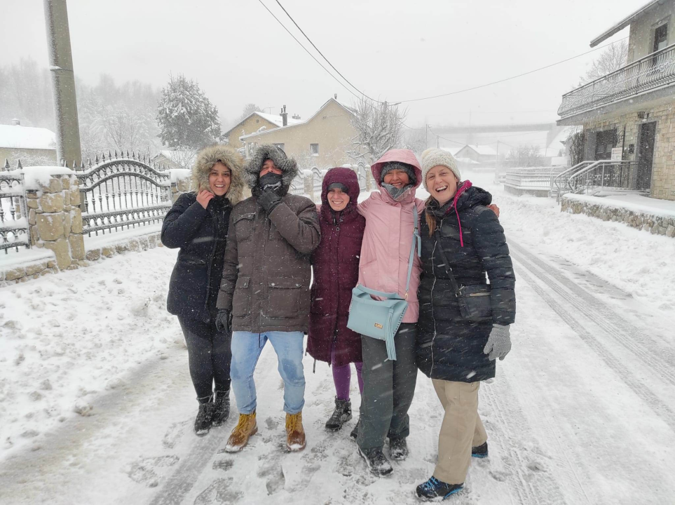 Šibenski vodiči zapeli na Janjču, noć proveli u autobusu: 'Igramo društvene igre'