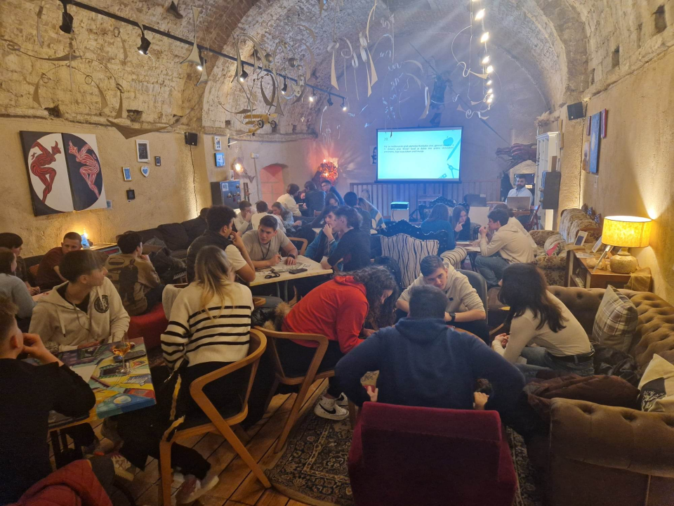 Finalisti srednjoškolske kviz lige stigli u Šibenik: Danas druženje, sutra natjecanje!